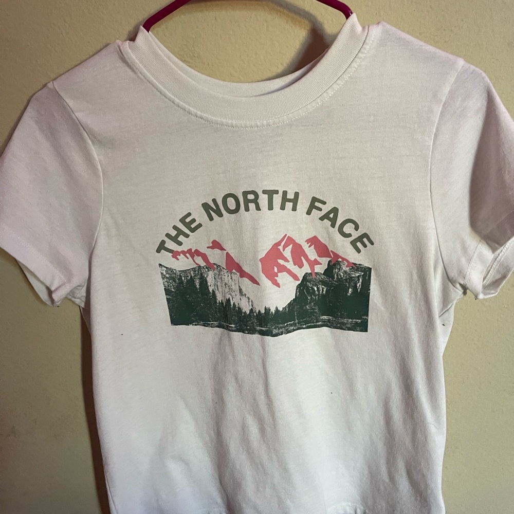 women’s north face tee